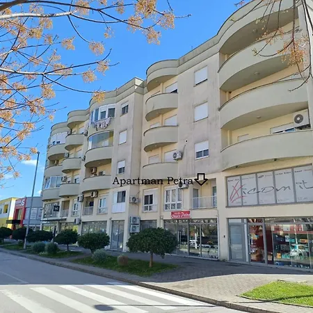 Petra Apartment *